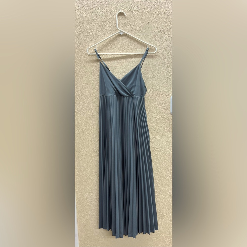 Beautiful Athleta Midi Dress - gray, Medium